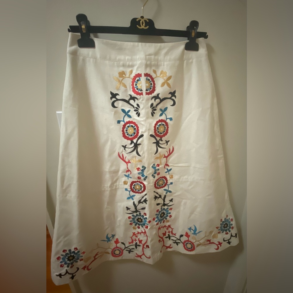 New Authentic Alice and Olivia Embroidered White Skirt